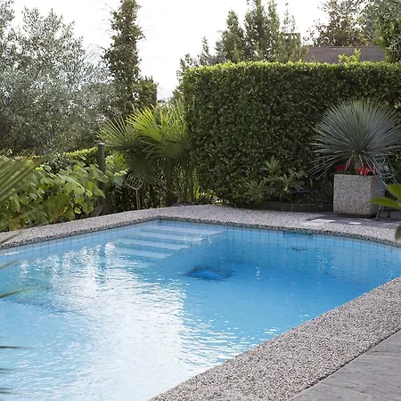 Boutique Brione Garni